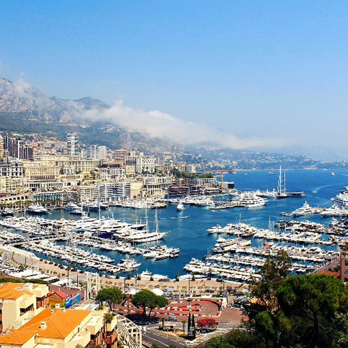 Port de Monaco avec ses nombreux bateaux 