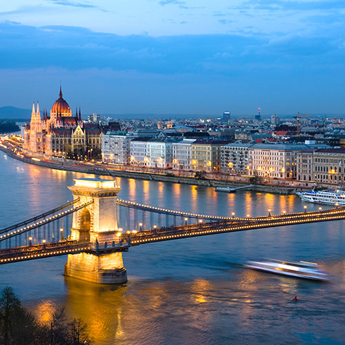 Superbe ville de Budapest illuminée 