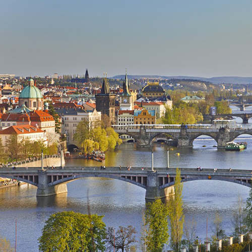  Belle Ville de Prague avec ses nombreux ponts