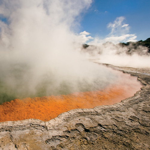 Spectaculaire et célèbre  geyser  de Pohutu